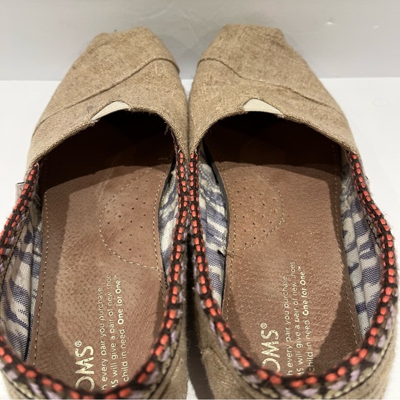 Toms Tan with Aztec Trim Women’s Size 8 - Picture 5 of 9